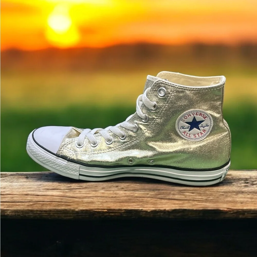 Converse Chuck Taylor All Star High Top Men’s Shoes Size Men 8, Women 10.